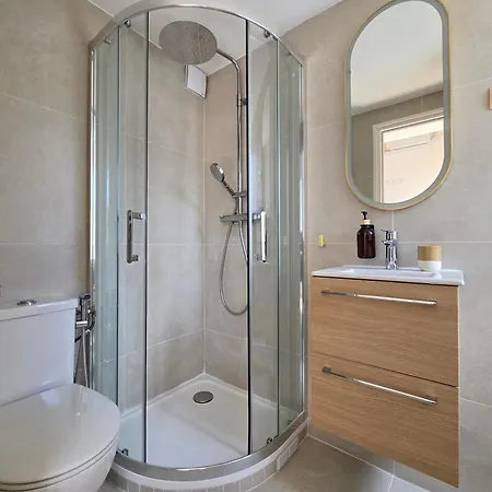 Little Lv2 Au Cœur De L'avenue Des Champs-elysées Arc De Triomphe