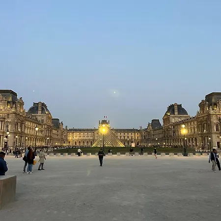 Little Lv2 Au Cœur De L'avenue Des Champs-elysées Arc De Triomphe *