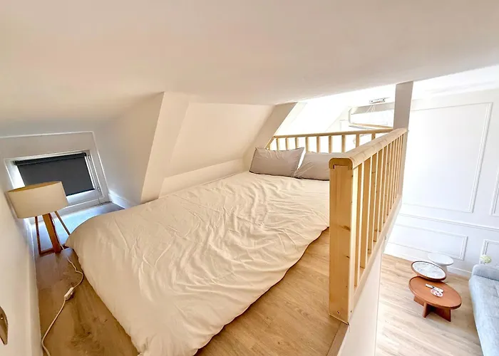 Lv2 Au Coeur De L'avenue Des Champs-elysees Arc De Triomphe Париж