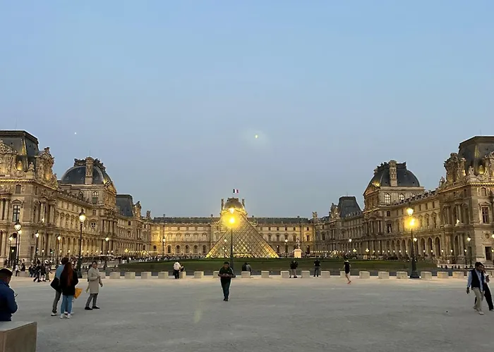 Lv2 Au Coeur De L'avenue Des Champs-elysees Arc De Triomphe *